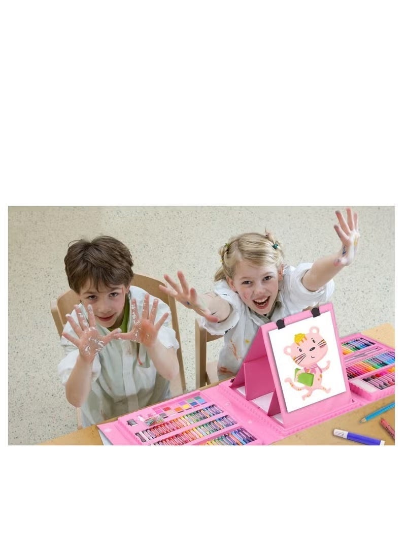 موش طقم مستلزمات فنية 208 قطعة، مجموعة رسم متكاملة للأطفال للبنات والأولاد والمراهقين والفنانين، حقيبة أدوات فنية مع حامل ثلاثي قابل للطي، تشمل ألوان باستيل زيتية، شمعيات، أقلام تلوين خشبية، كتاب تلوين، مقص، وورق أوريغامي (40 ورقة) - Image 3